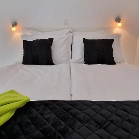 Medea 3 With Private Parking Apartment *